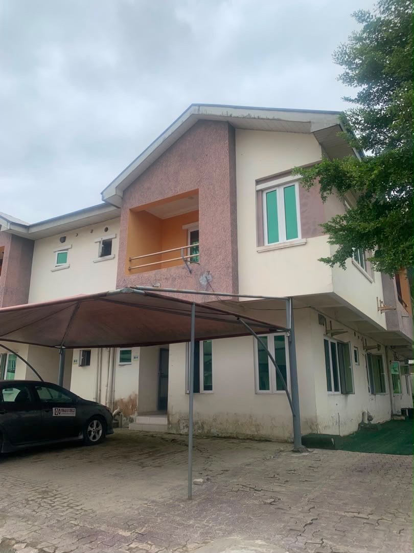 4bedroom detached house  in Lekki Gardens Chisco Ikate Lagos  | Verified Listing on Temivilla