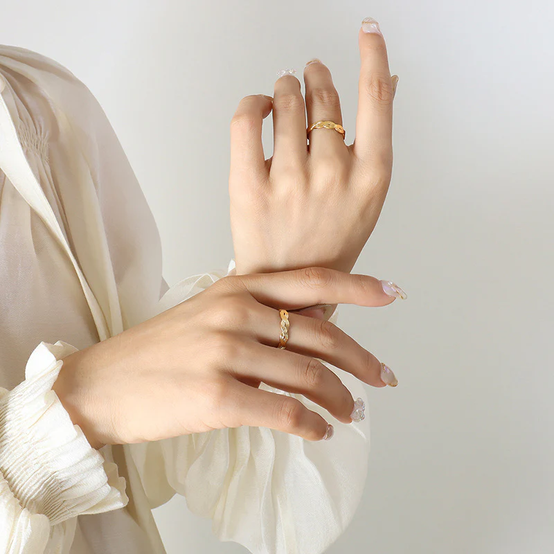 Lysende Krusningsbånd ring 18k guldbelagt