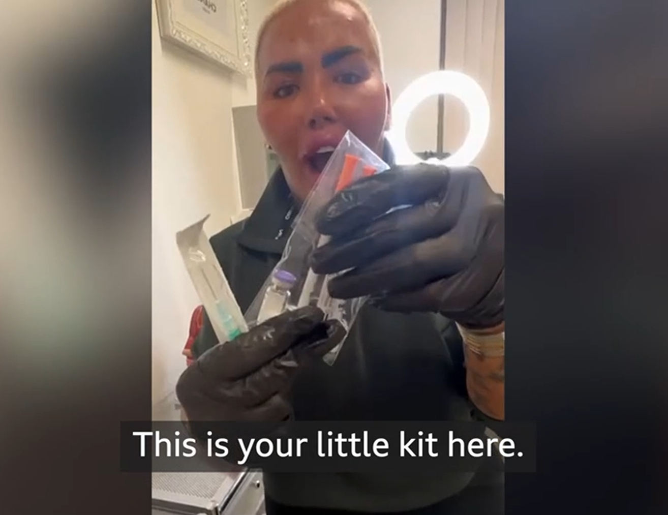 Jordan Parke showing off weight loss jabs to his audience