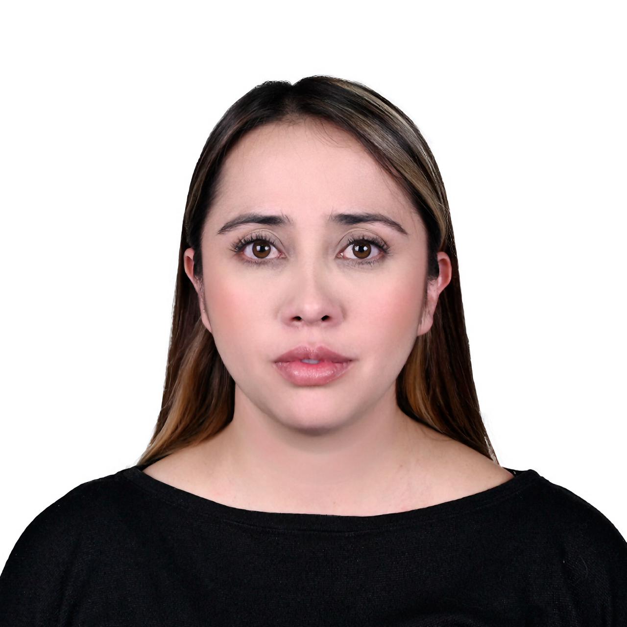 Retrato elegante de un abogado con aspecto de confianza.