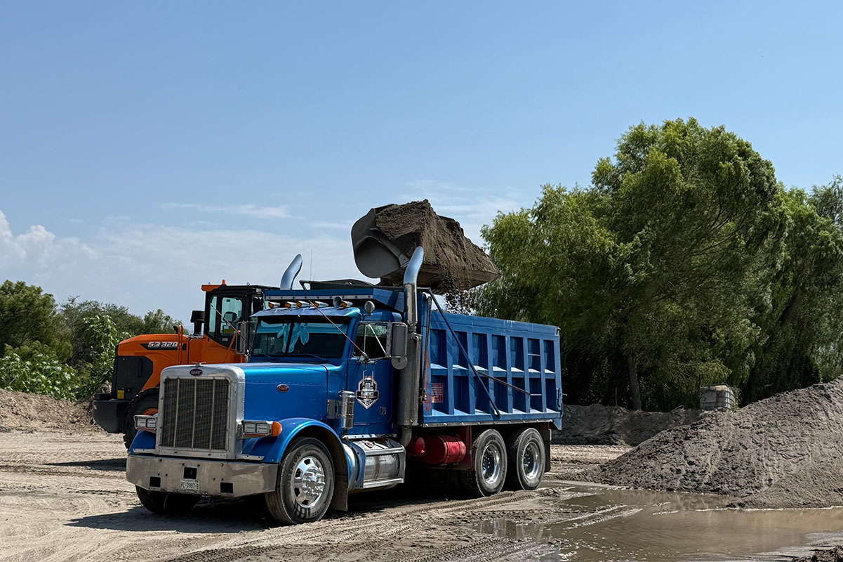 Arena, grava, sello y piedra para construcción.