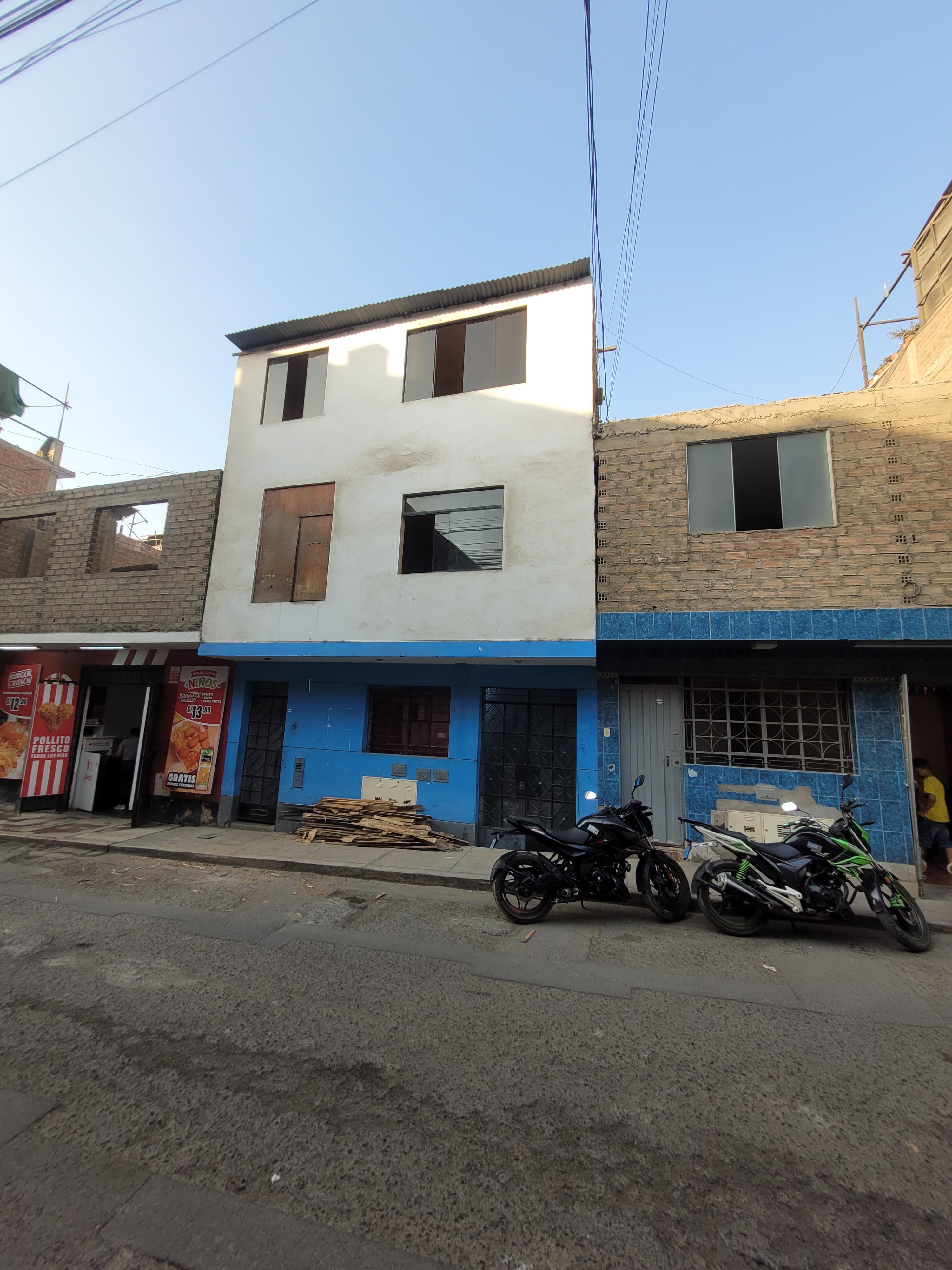 Casa de 3 pisos Huaycán zona A