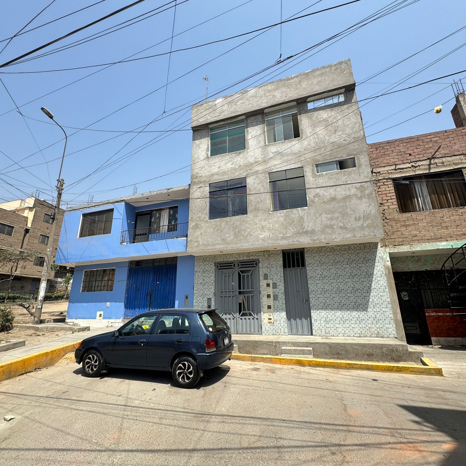 SE VENDE CASA DE 4 PISOS DE ESTRENO HUAYCAN