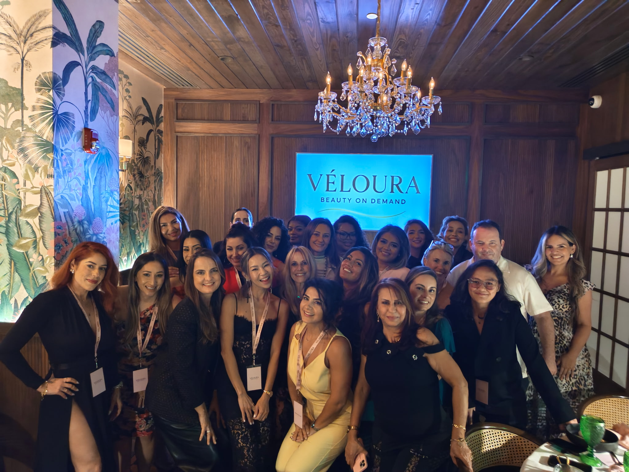 VÉLOURA West Palm Beach Team