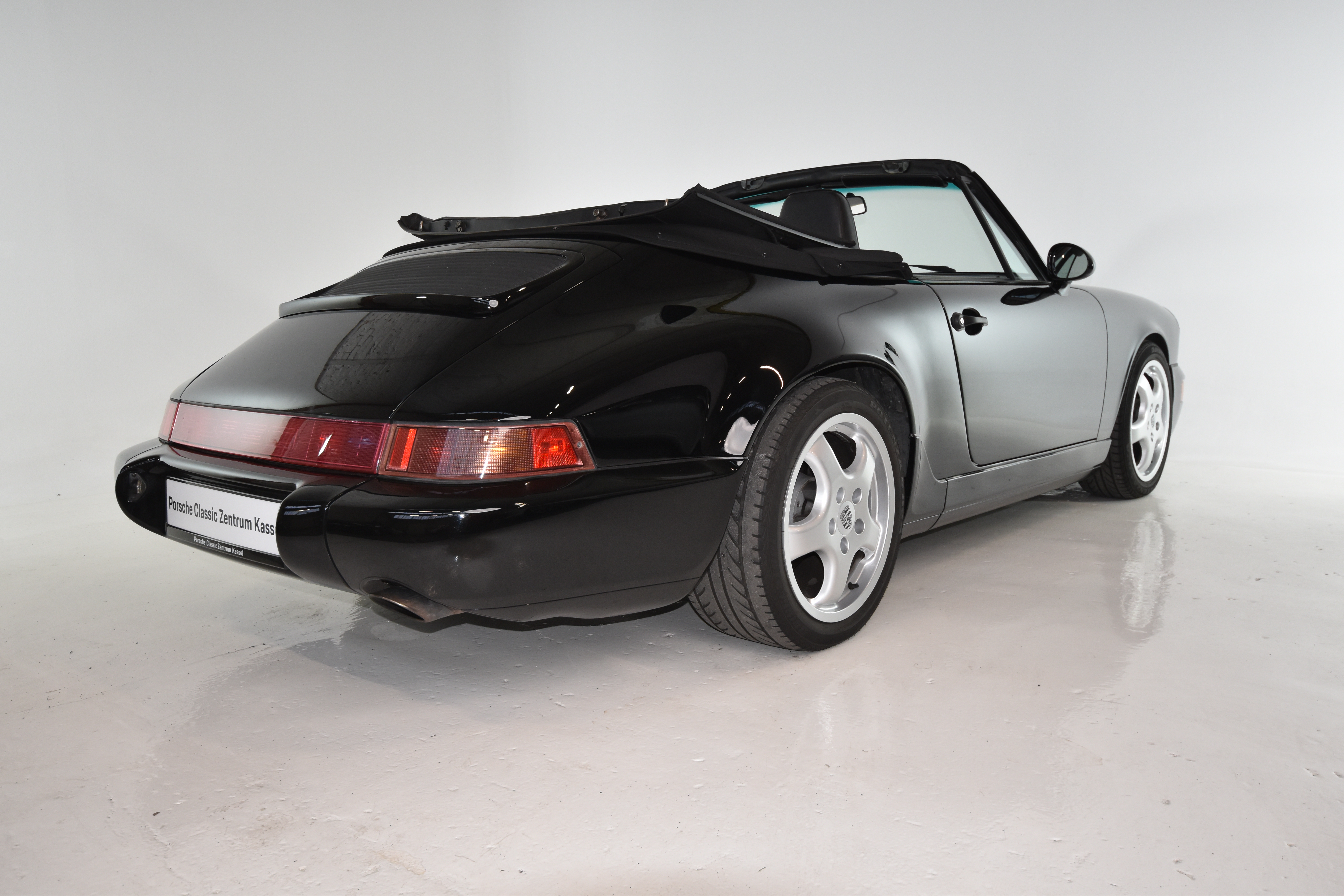 Porsche 964 Cabrio side profile.