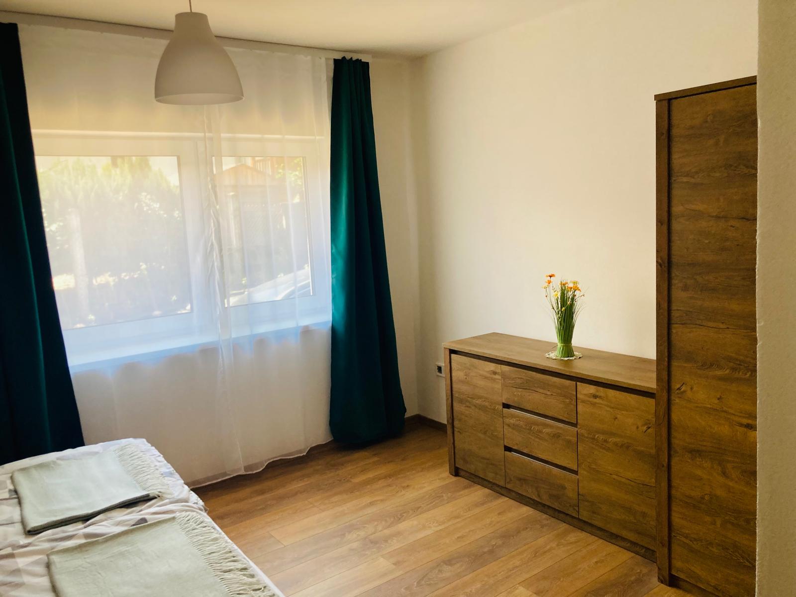 Pohľad na vilu a záhradu