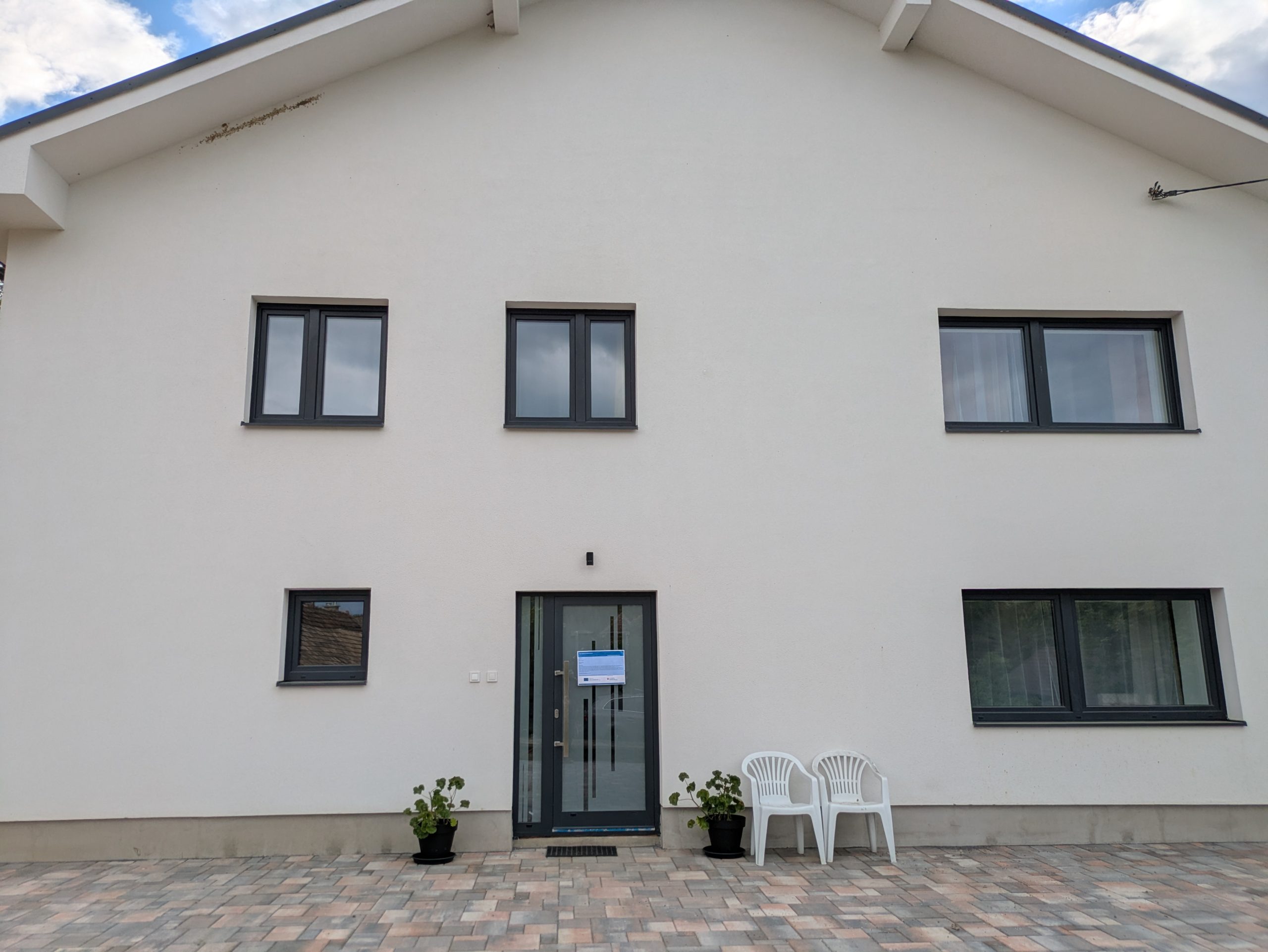 Spoločenská miestnosť s krbom