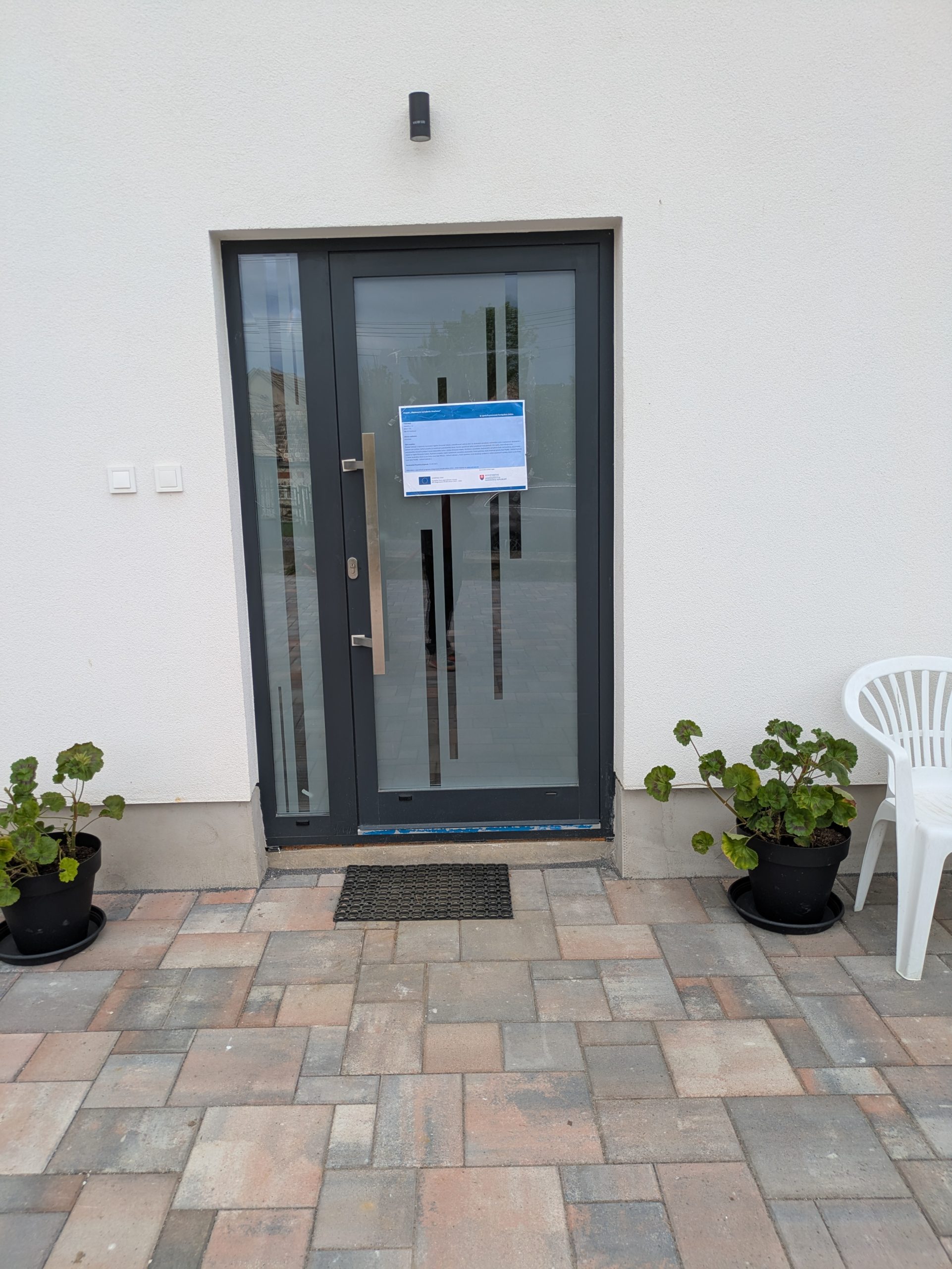 Priestranná kúpeľňa so sprchou