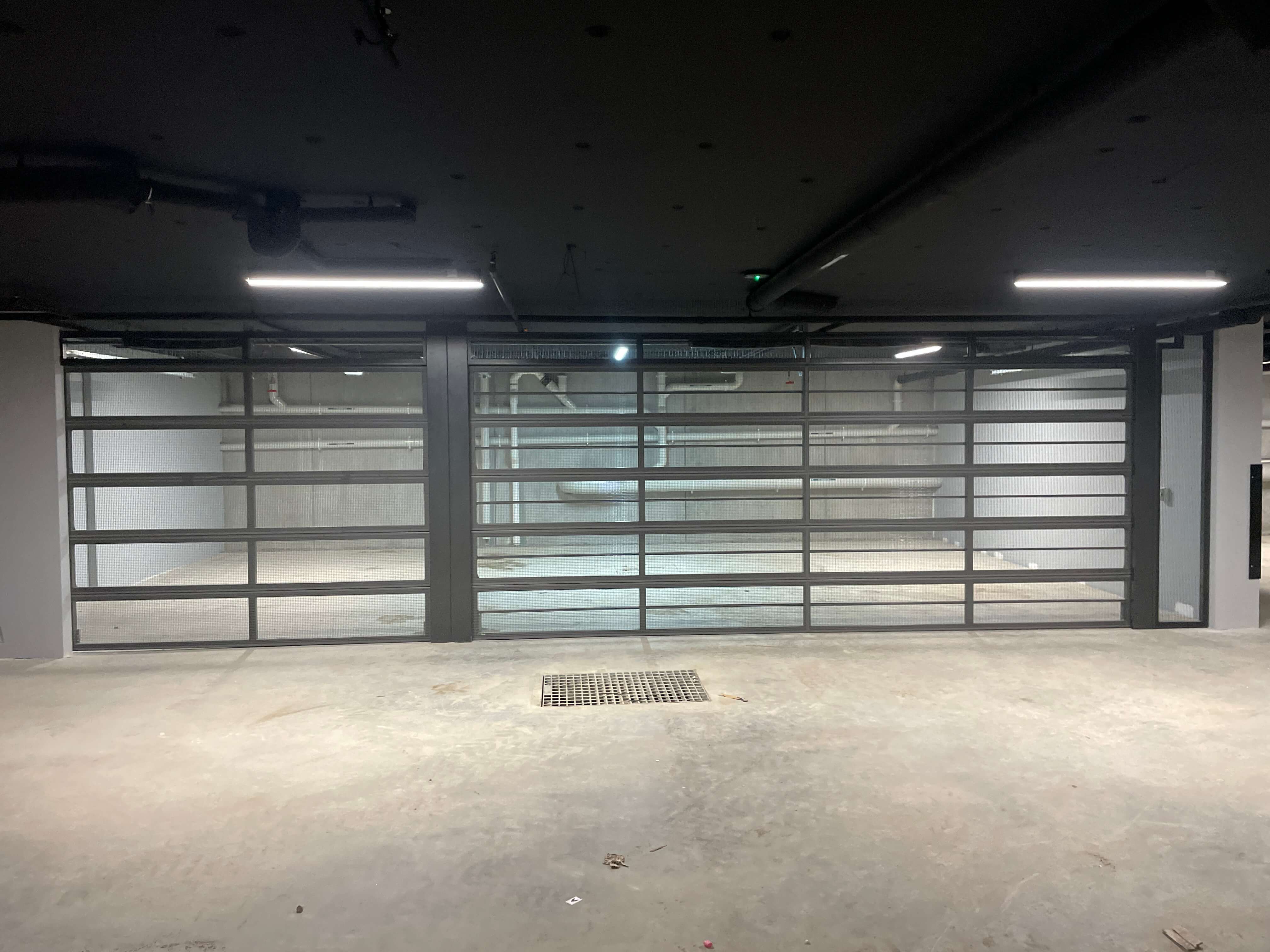 Mesh Bar Grille with Double LHR.