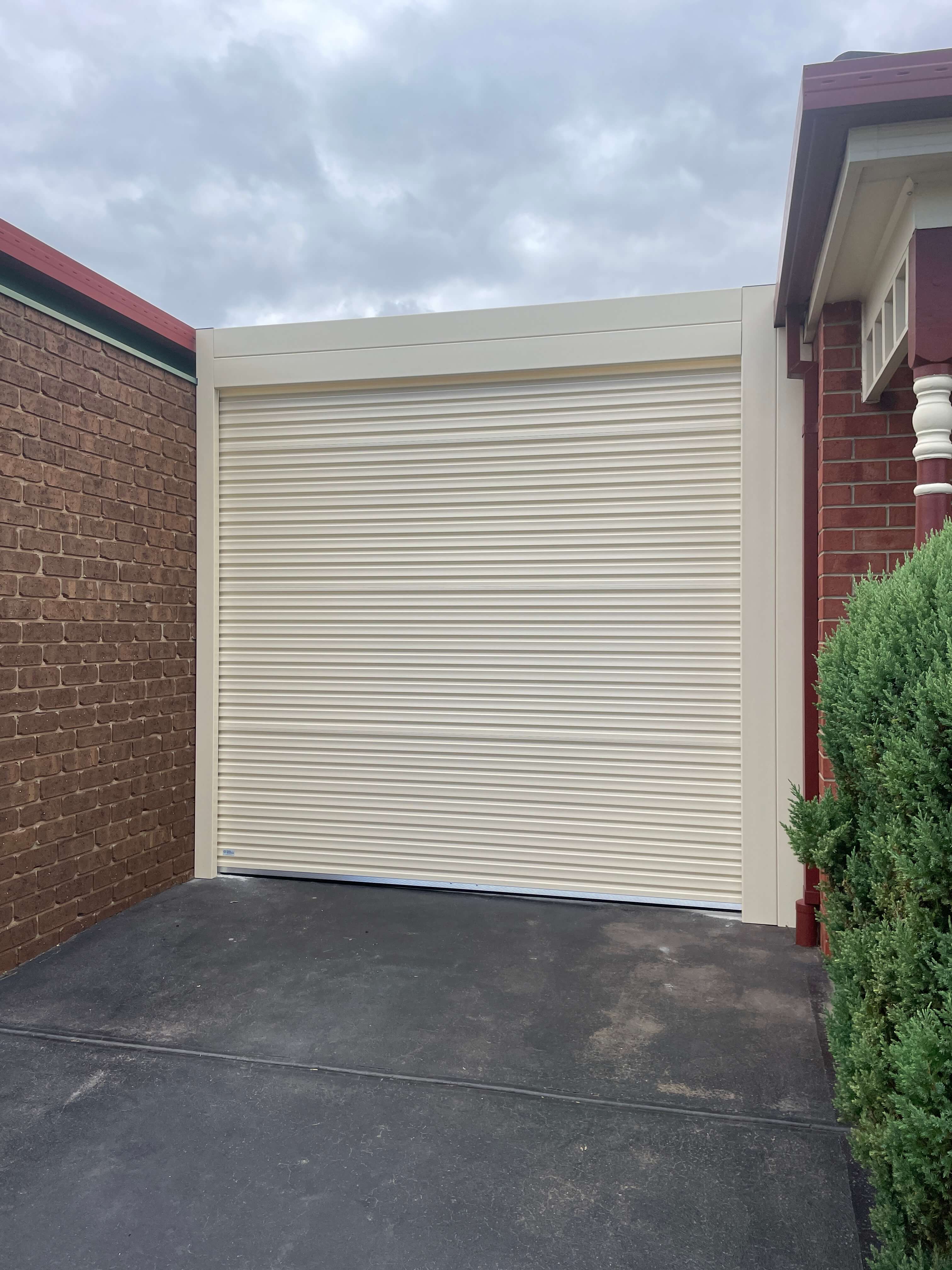 Freestanding Classic Cream Roller Door with Fascia.