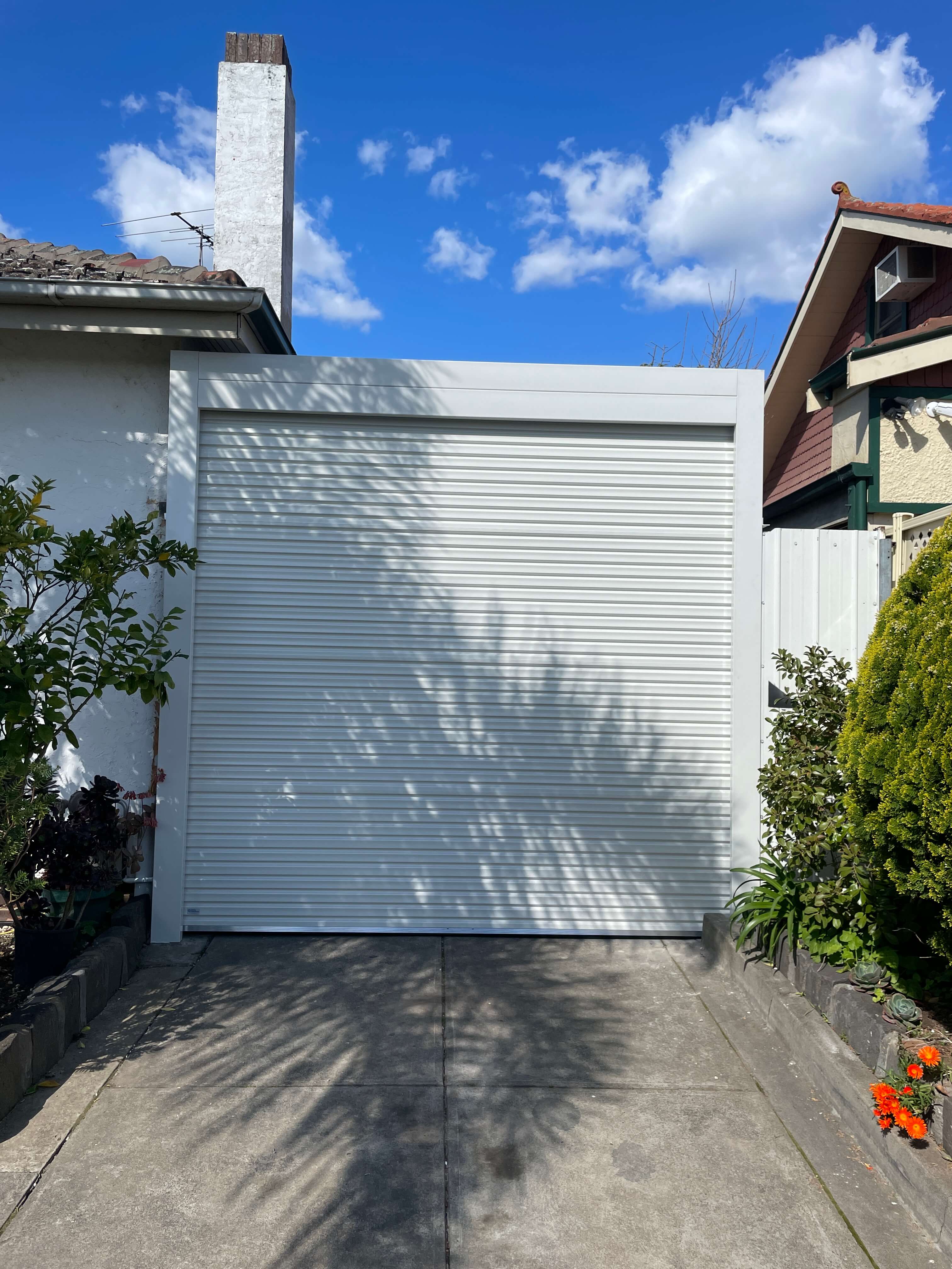 Freestanding Surfmist Roller Door with Fascia.