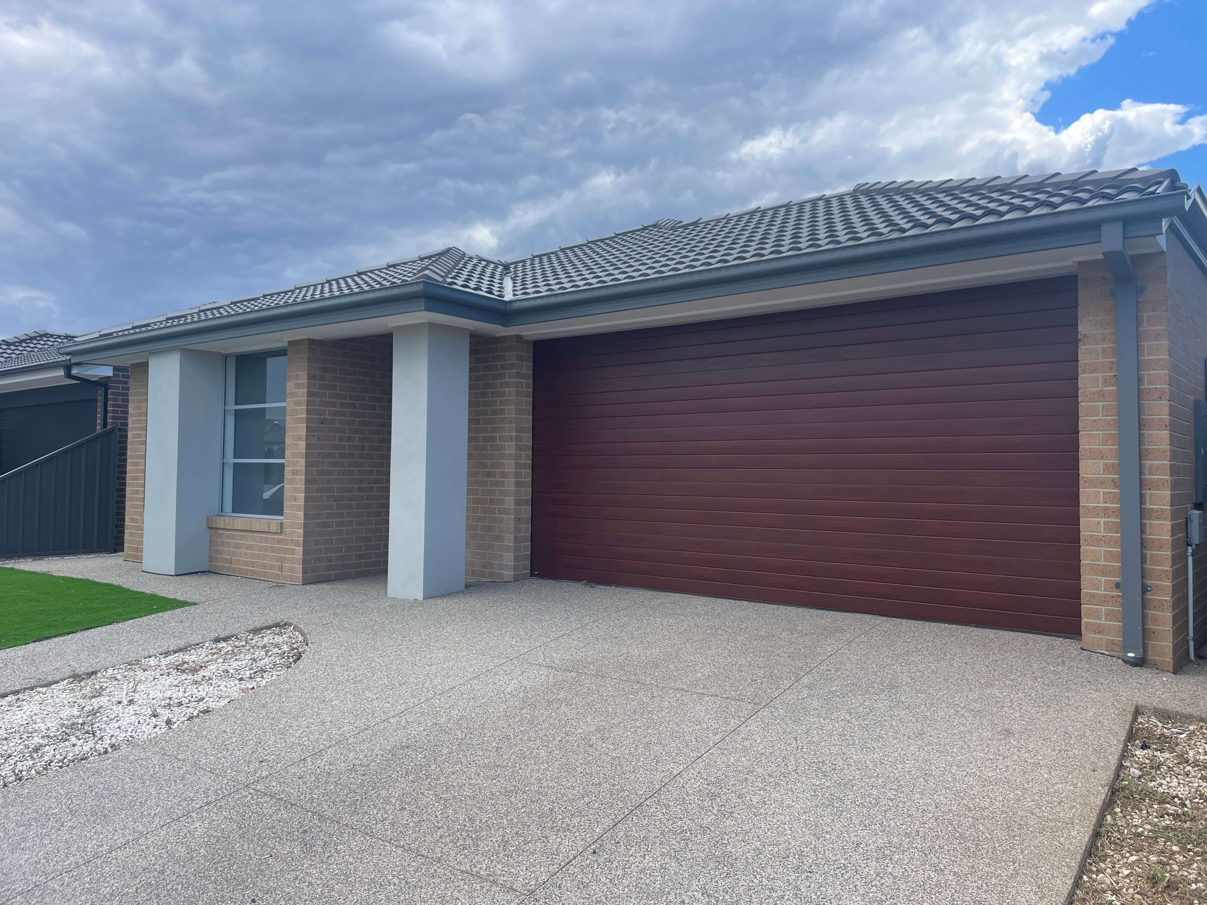 Caoba Sectional Door.