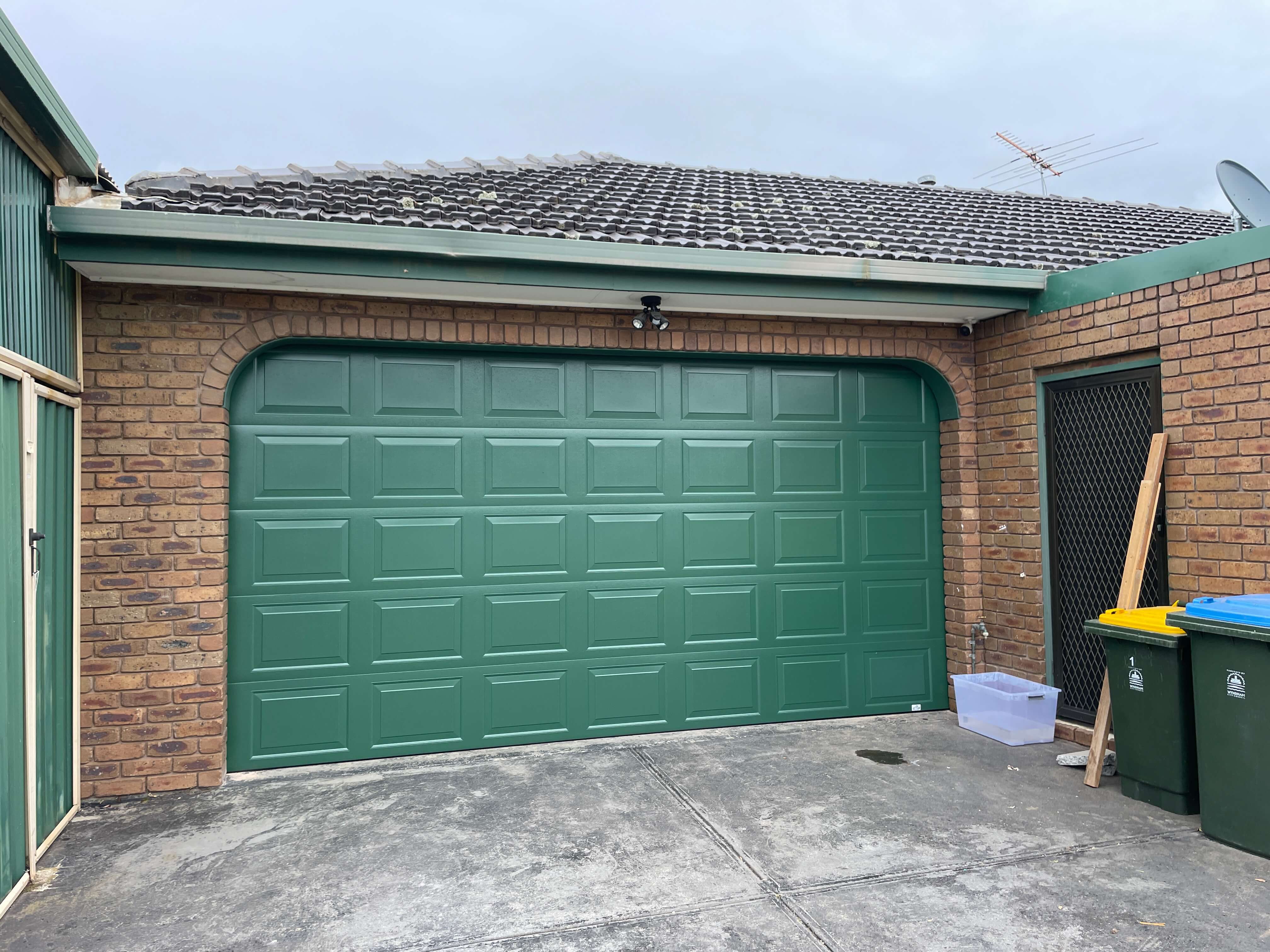 Oxford Cottage Green Sectional Door.