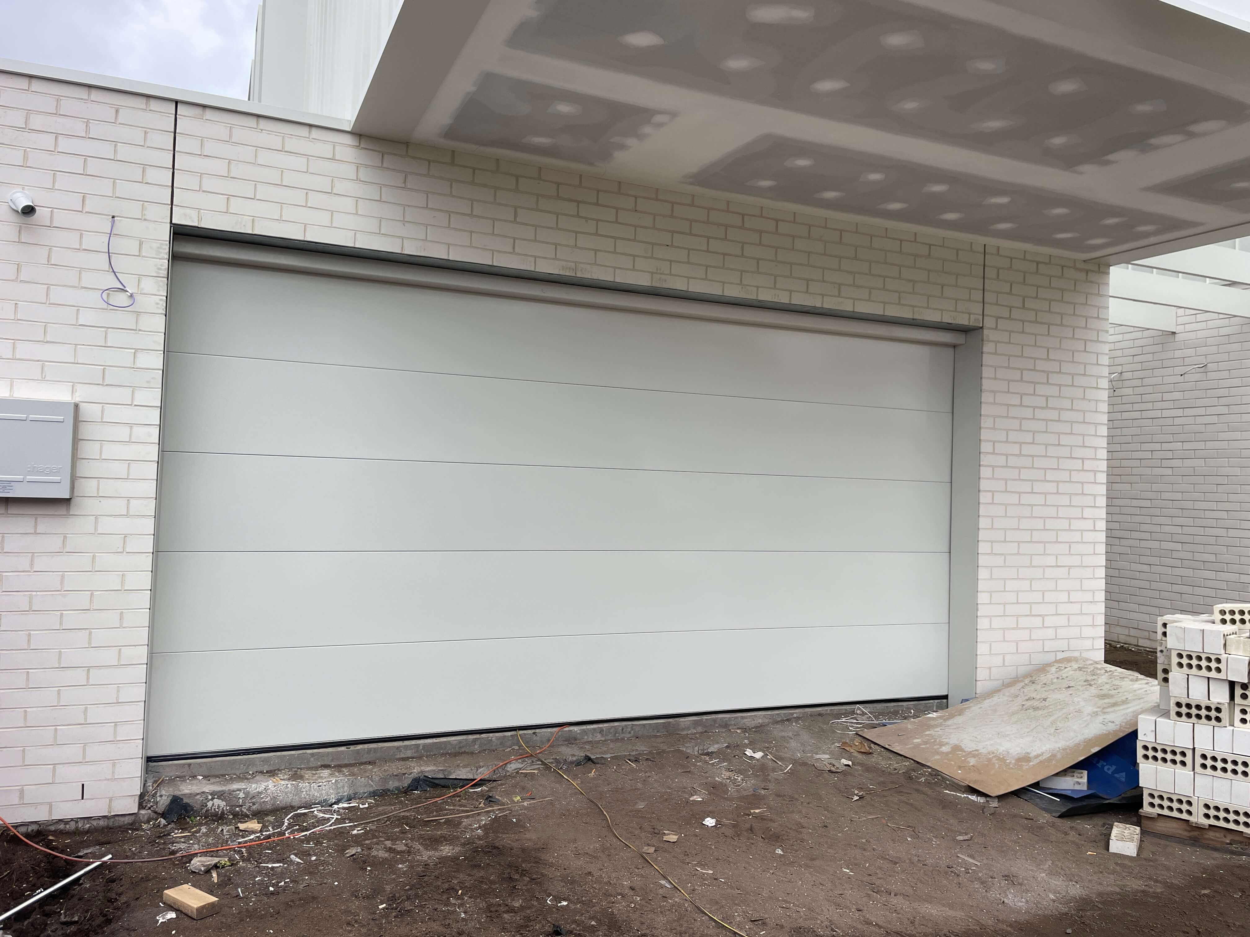 Tranquillo Surfmist Sectional Door with LHR.