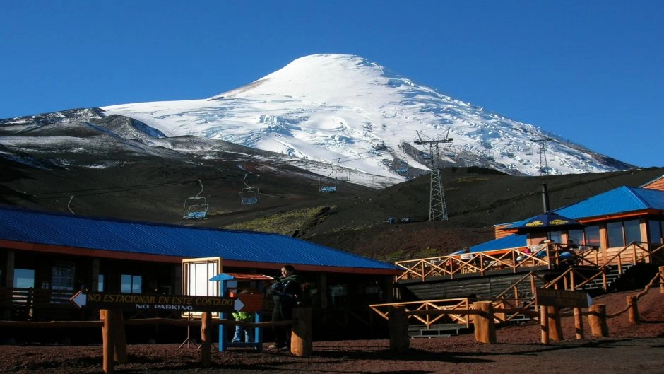 Vuelta al Lago Llanquihue y Ascenso al Volcán Osorno: La Ruta de la Herencia Alemana