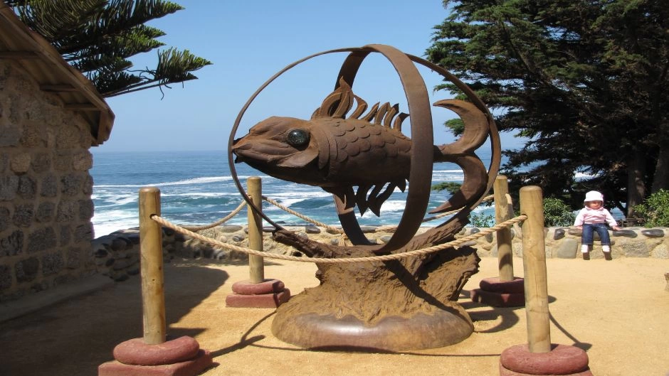 Pablo Neruda Tour: Isla Negra, Poetry, and Pomaire Crafts