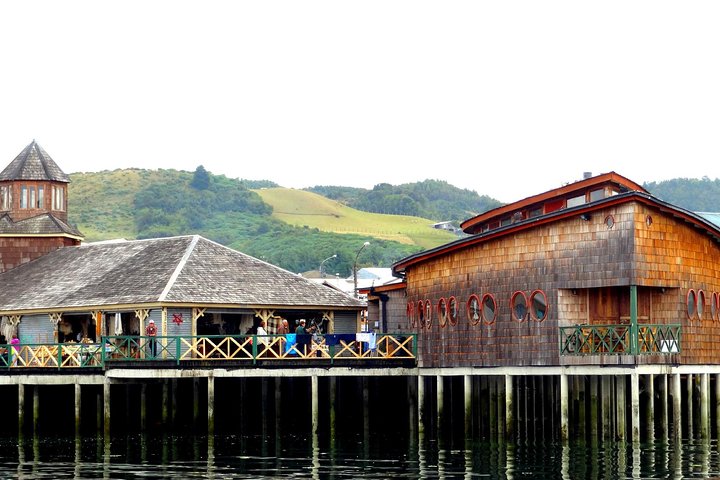 Tour de Día Completo: Chiloé Místico, Palafitos de Castro y Dalcahue desde Puerto Montt 3