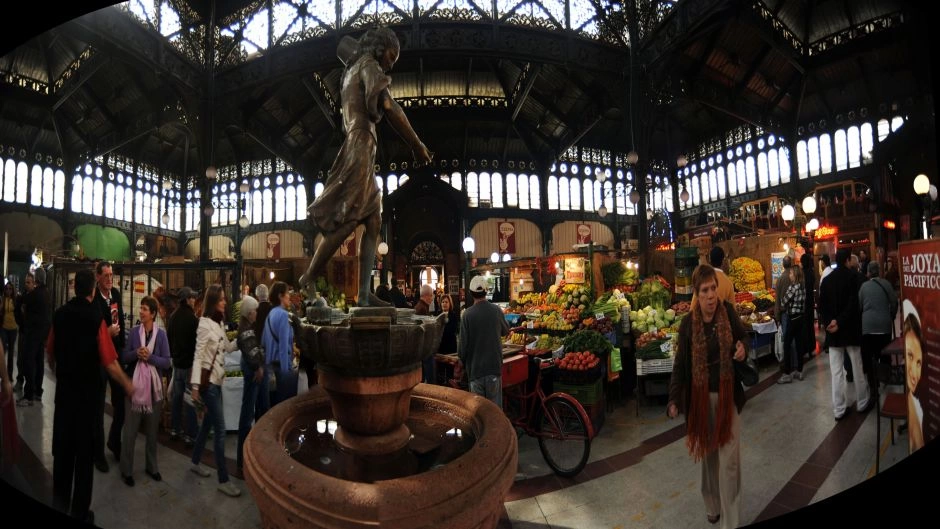 City Tour Santiago a Pie: Experiencia Criolla y Vida Local