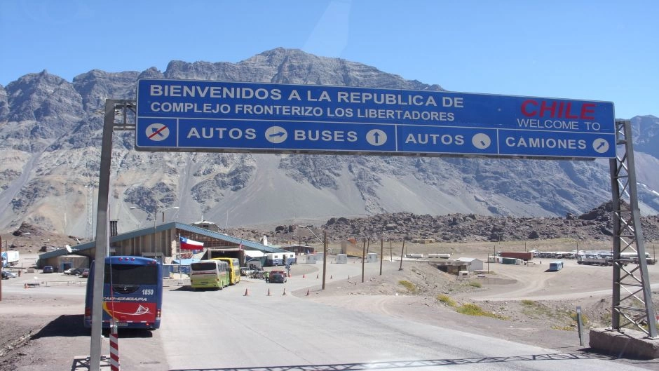 Transfer Privado de Santiago a Mendoza: Tour Panorámico por Los Andes