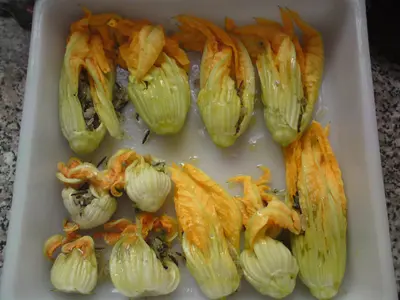 Gefüllte Zucchiniblüten