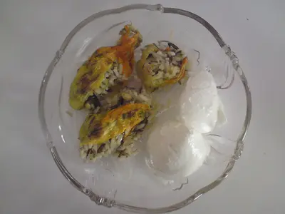 Gefüllte Zucchiniblüten
