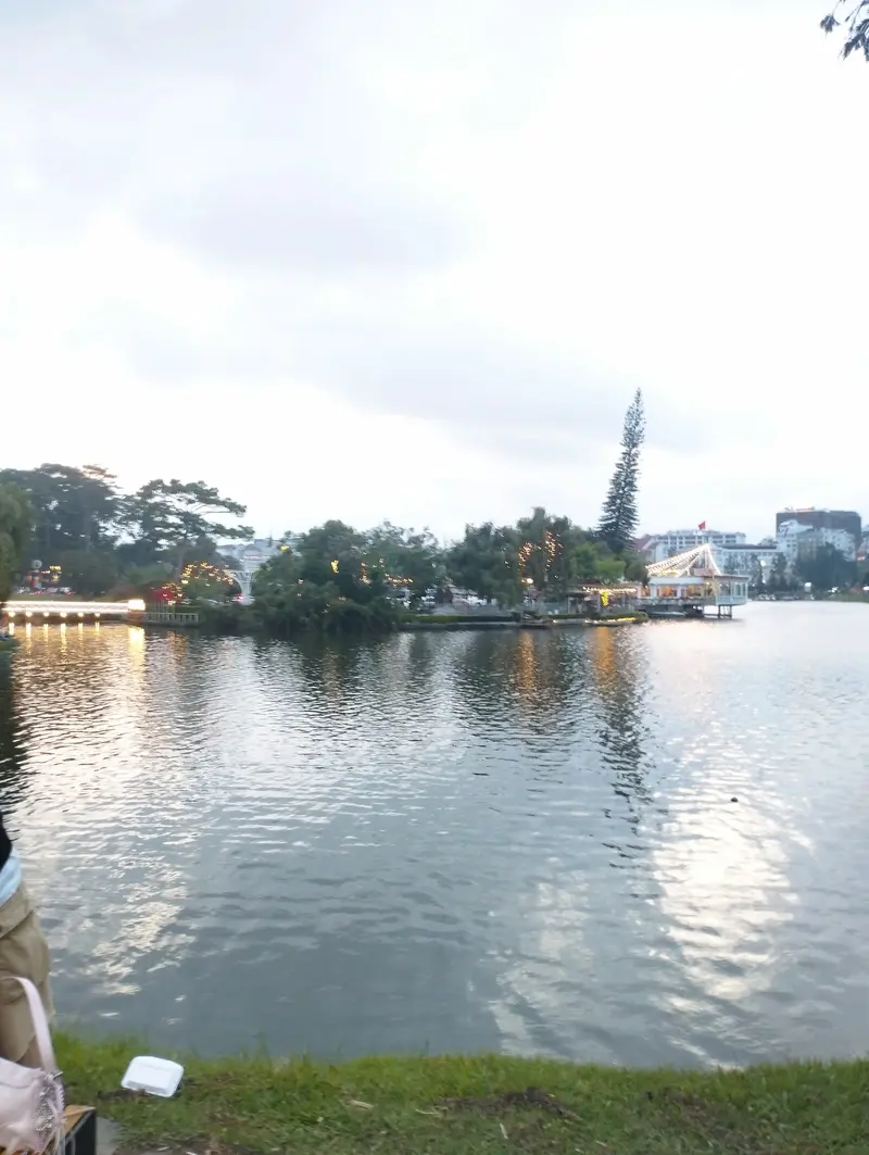 Xuân Hương Lake