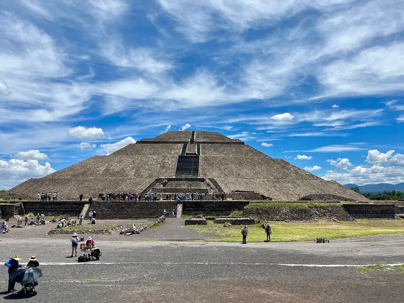 Sonnenpyramide (Pirámide del Sol)