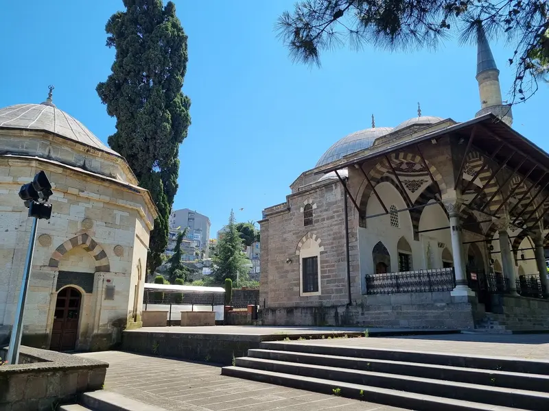 Gülbahar-Hatun-Moschee