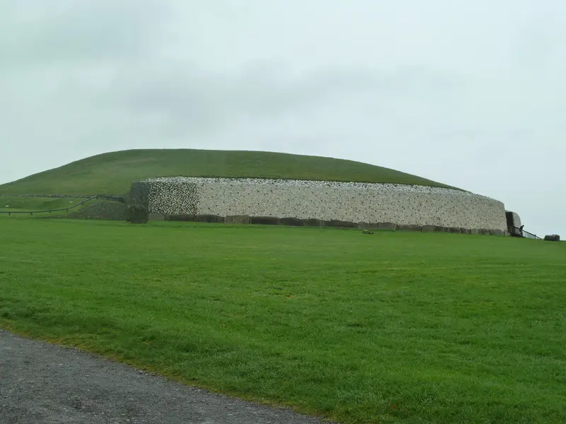 Brú na Bóinne (Newgrange)
