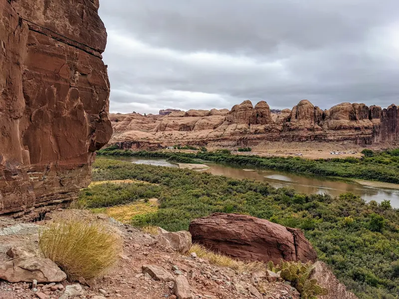 Potash Road: Petroglyphs and Dinosaur Tracks