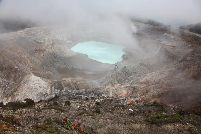 Krater und Laguna Caliente