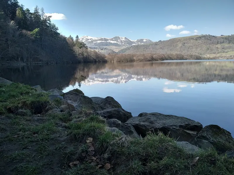Lac Chambon (Strände und Aktivitäten)