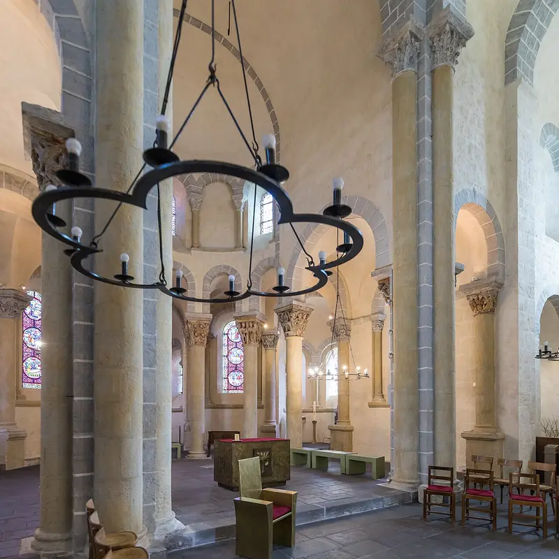 Dorf Saint-Nectaire und seine romanische Kirche