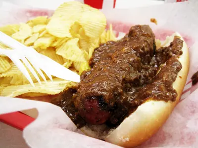 Half-smoke bei Ben's Chili Bowl