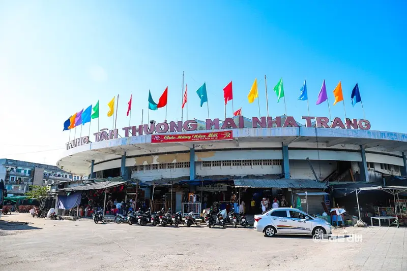 Đầm Market (Chợ Đầm)