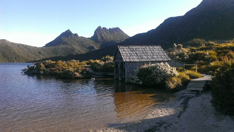 Dove Lake Boatshed