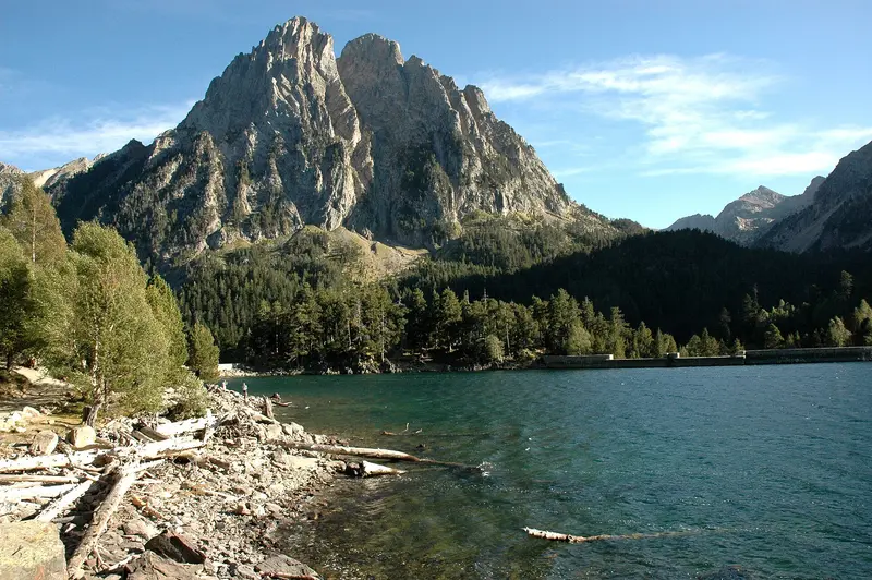 Estany de Sant Maurici and Els Encantats