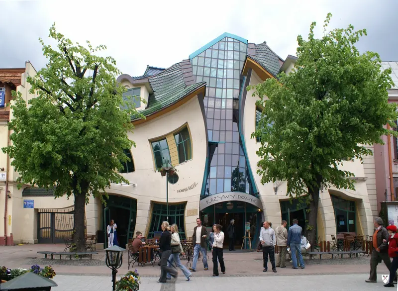 Krzywy Domek (Schiefes Haus)