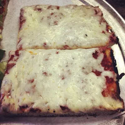 Sizilianische Pizza vom Blech