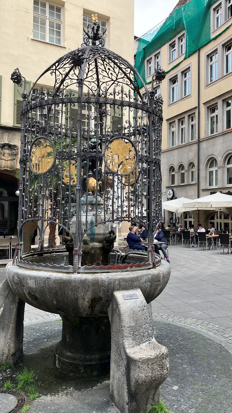 Hans-im-Glück-Brunnen