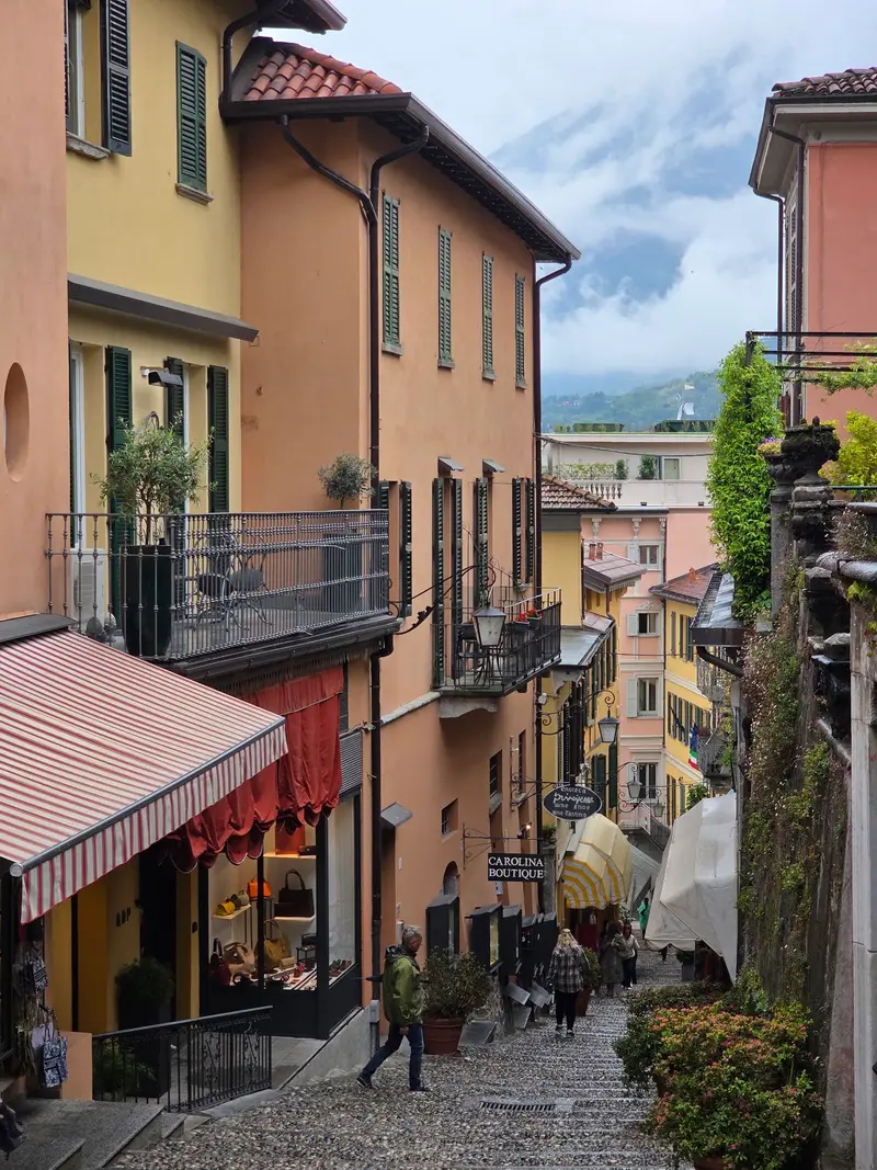Salita Serbelloni & Historisches Zentrum