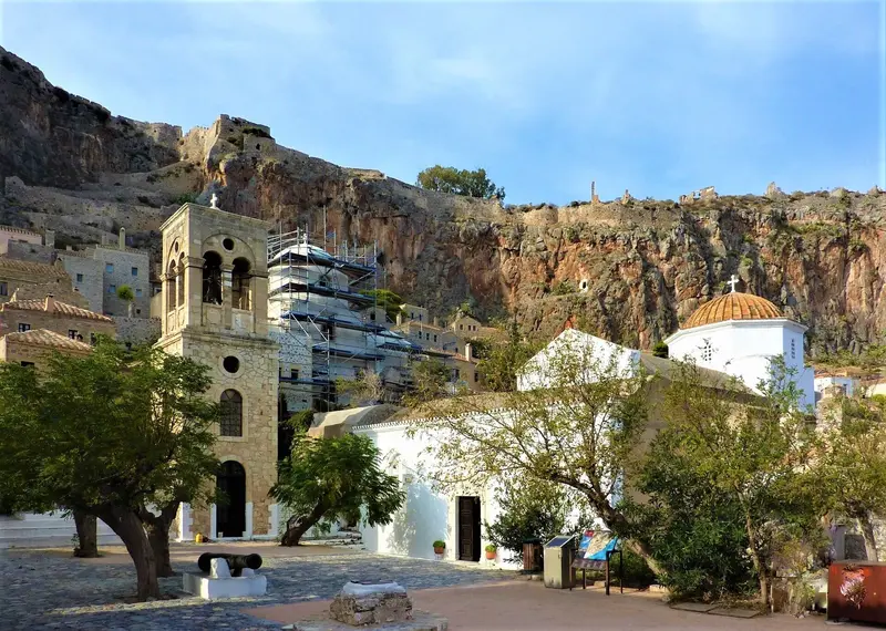 Christos Elkomenos and the main square