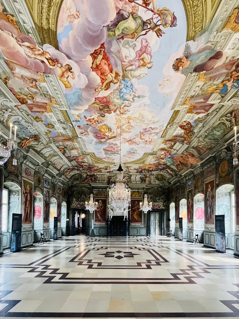 Neue Residenz mit Rosengarten