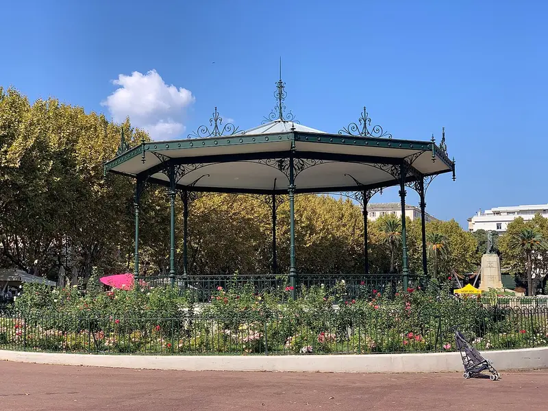 Kiosque à musique de la Place Saint Nicolas