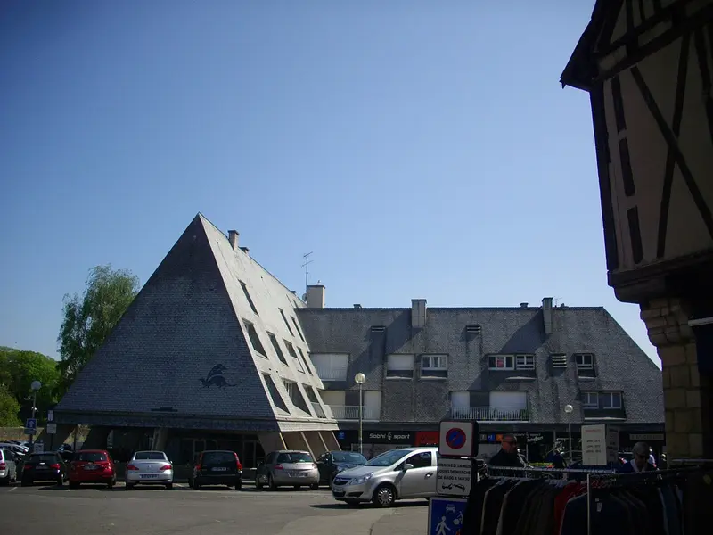 Place Lucien Laroche