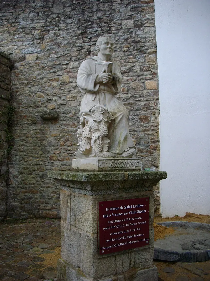 Statue de saint Émilion