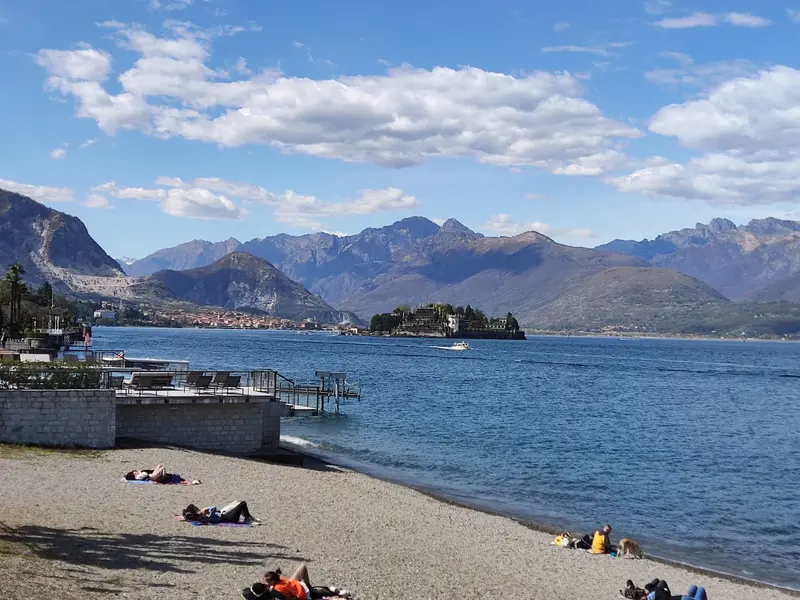 Lungolago (Lakeside Promenade)