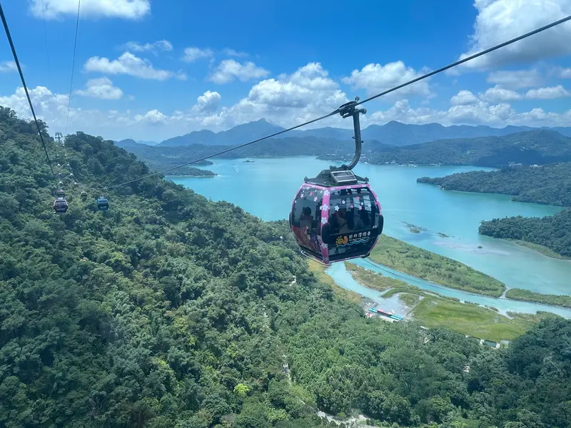 Seilbahn am Sonne-Mond-See