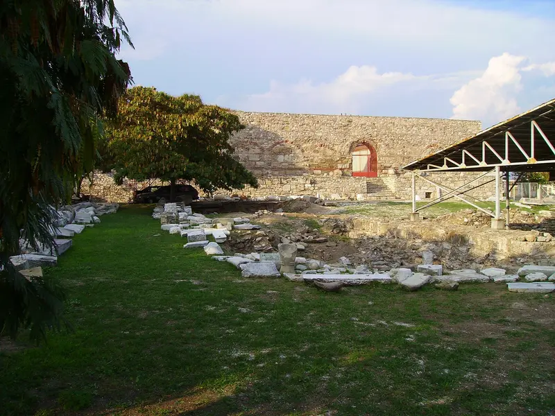 Frourio-Hügel und Agios Achillios