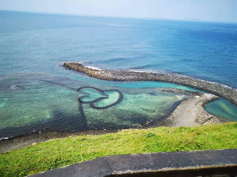 Twin Hearts Stone Weir (Qimei)